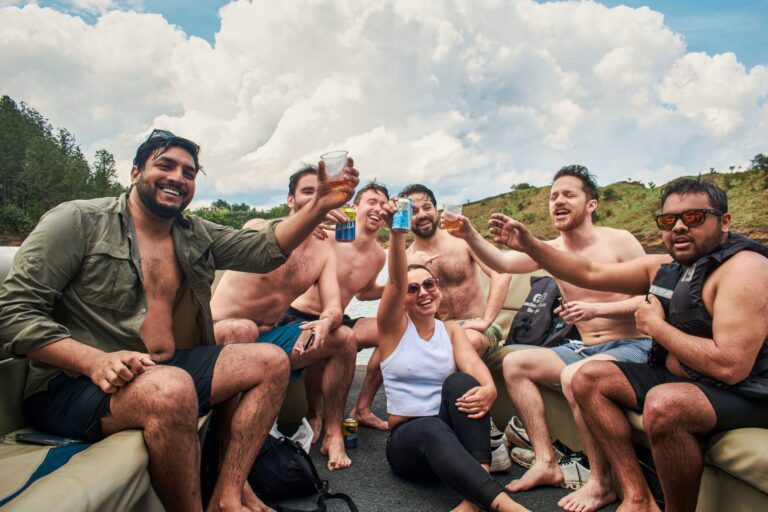 guatape boat party